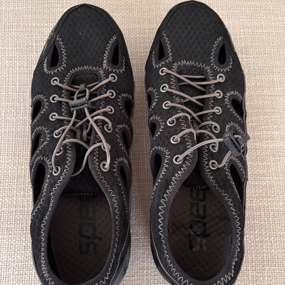 Speedo Men's Black with White Stitch Water Shoes, Size 11